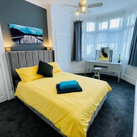 Flat In The Heart Of Leigh On Sea Less Than 2 Miles From The Beach Southend-on-Sea Exterior foto