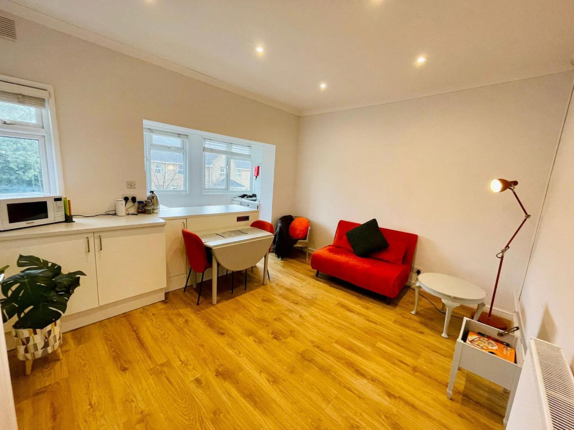 Flat In The Heart Of Leigh On Sea Less Than 2 Miles From The Beach Southend-on-Sea Exterior foto