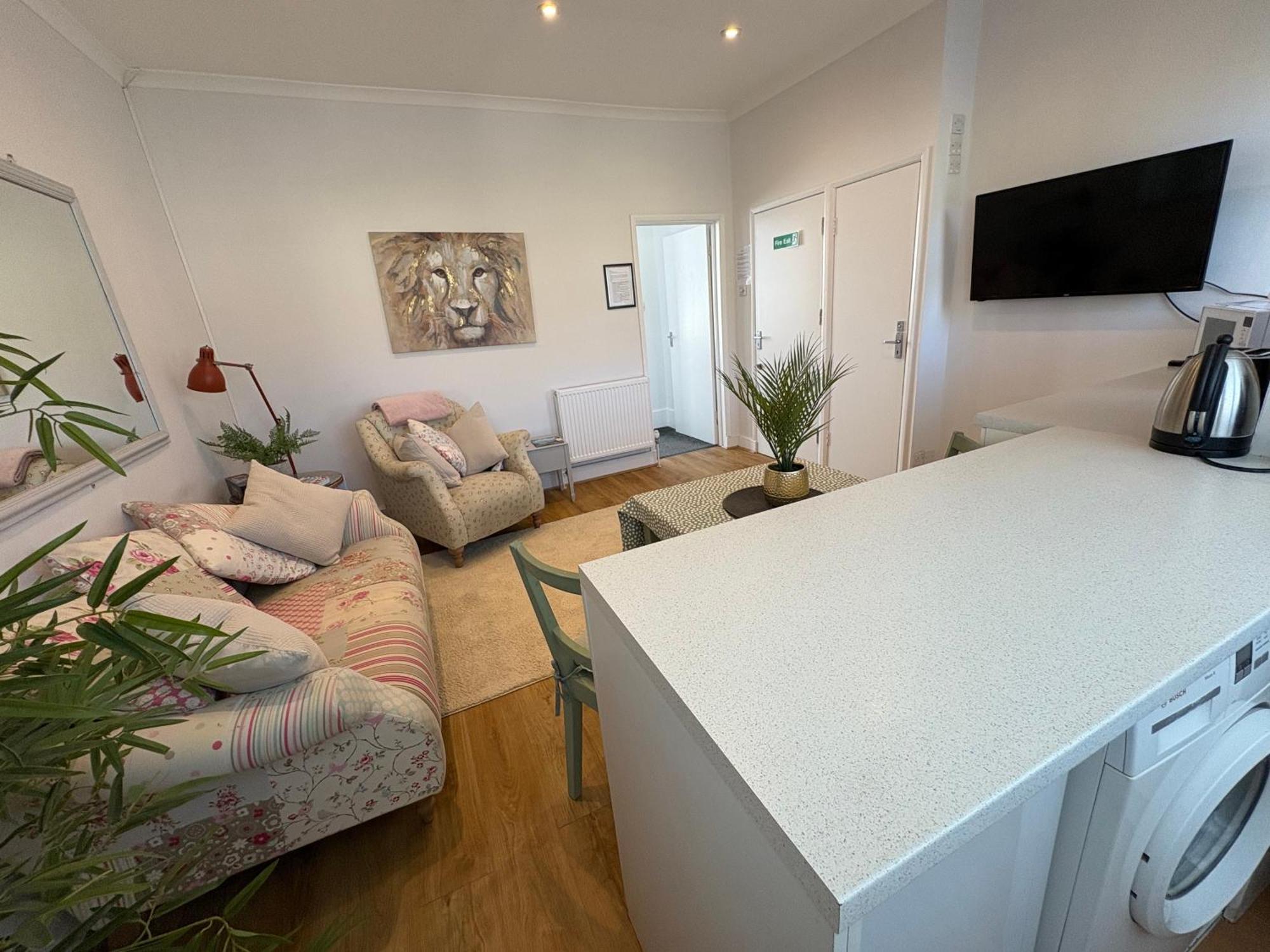 Flat In The Heart Of Leigh On Sea Less Than 2 Miles From The Beach Southend-on-Sea Exterior foto